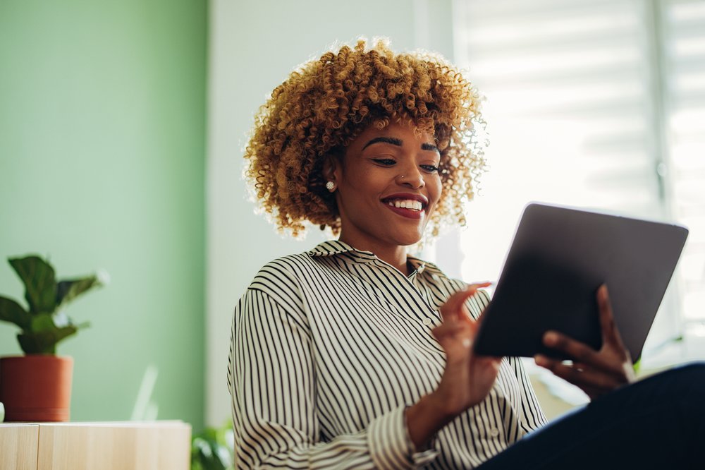 Woman on laptop iStock-1387035344